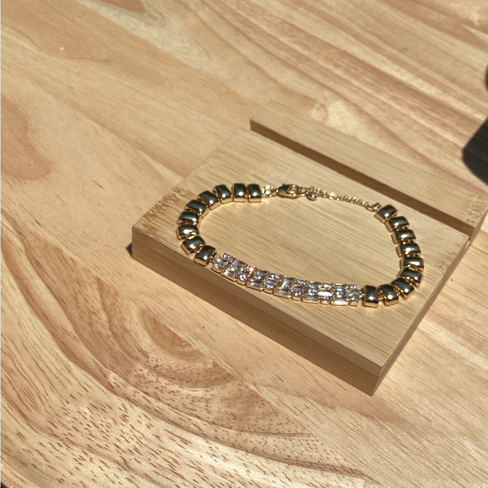 STATEMENT BRACELET - Picture 7 of 12